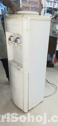 Water cooling dispenser